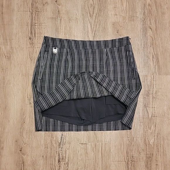 Golf American Skort Skirt ~ Sz 10 ~ Black & White ~ Above Knee ~ Zips on Side - Picture 3 of 5